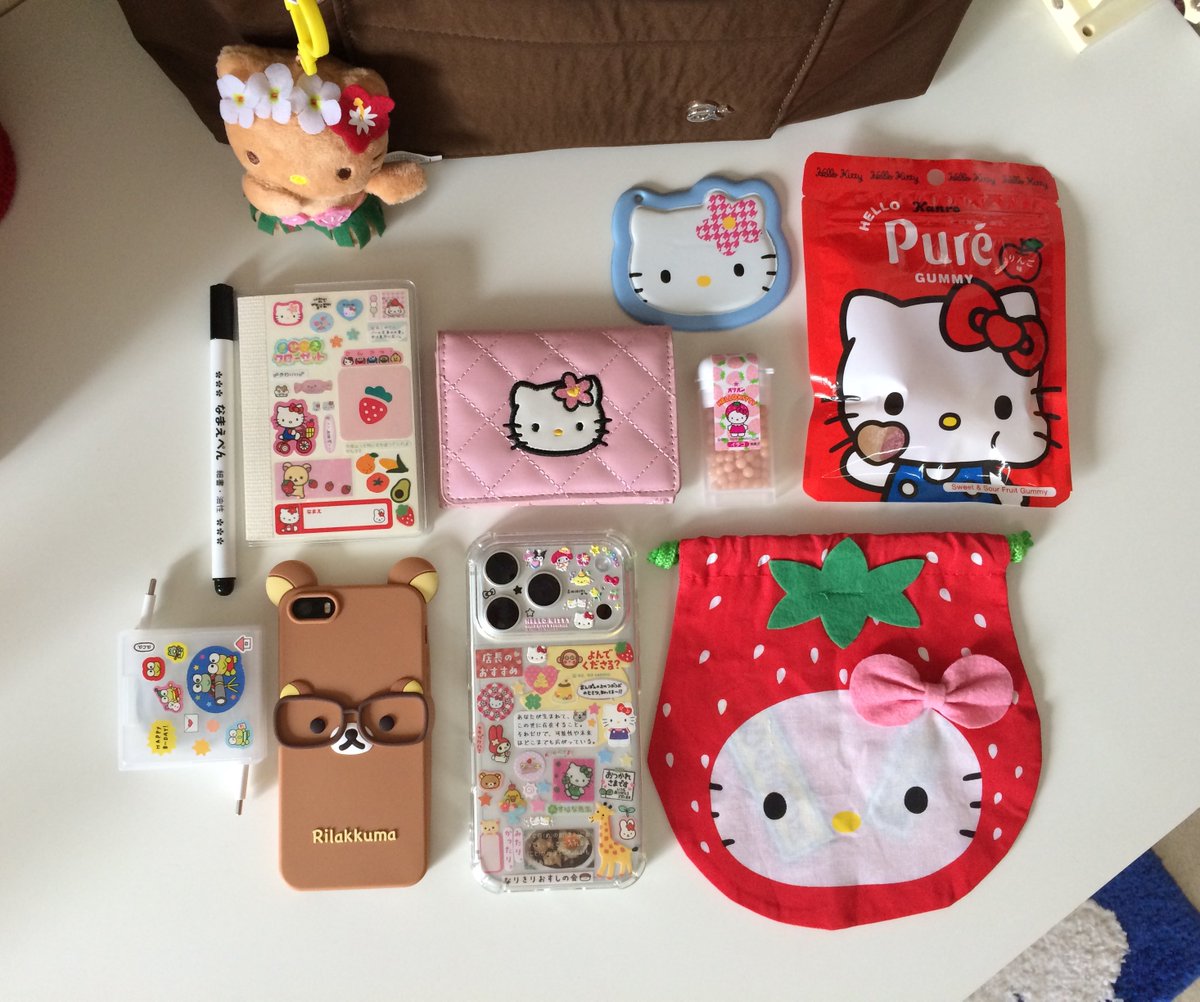 asissy. club 𖦹 ˎˊ˗
: กระเป๋าทรง Hobo bag ที่ใช่ได้บ่อย แมทได้หลายลุค จุของได้เยอะ ใส่ไอแพด 11’’ ได้ แถมฟรี Flower Charm ด้านในมีช่องจัดระเบียบใส่ของจุกจิกไม่กระจัดกระจาย (  ᐛ  و(و ˒˒