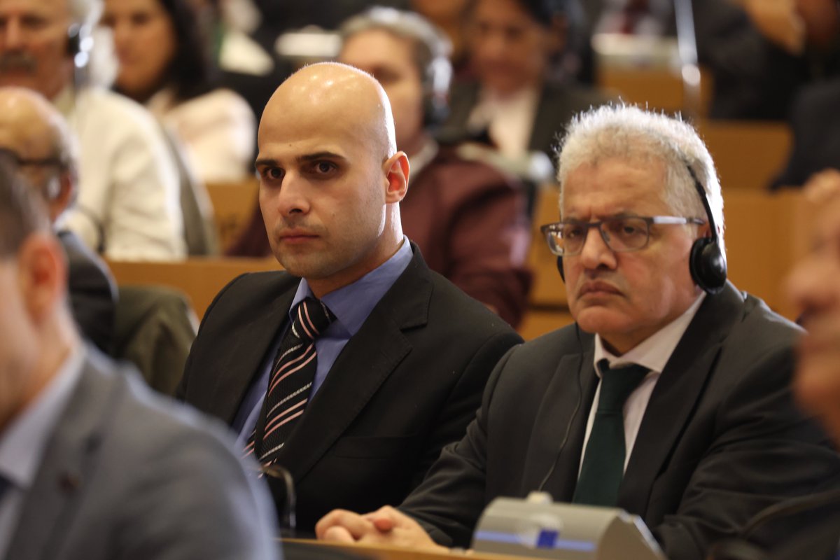 دکتر سینا دشتی <a href="/sinadashti/">sina Dashti</a>
چرانبایدآرزوی بهارانسانی جدیدی راکه #مريم_رجوى نوید می‌دهد،داشته باشیم؟چرانبایداز ایده برابری زن ومرد ولغو اعدام وشکنجه دفاع کنیم؟چرا نبایداین نام ممنوعه راعلیه این رژیم قاتل وارتجاعی فعلی فریاد بزنیم؟دوستان عزیز،با حمایت ازمقاومت ایران،شما درساختن این