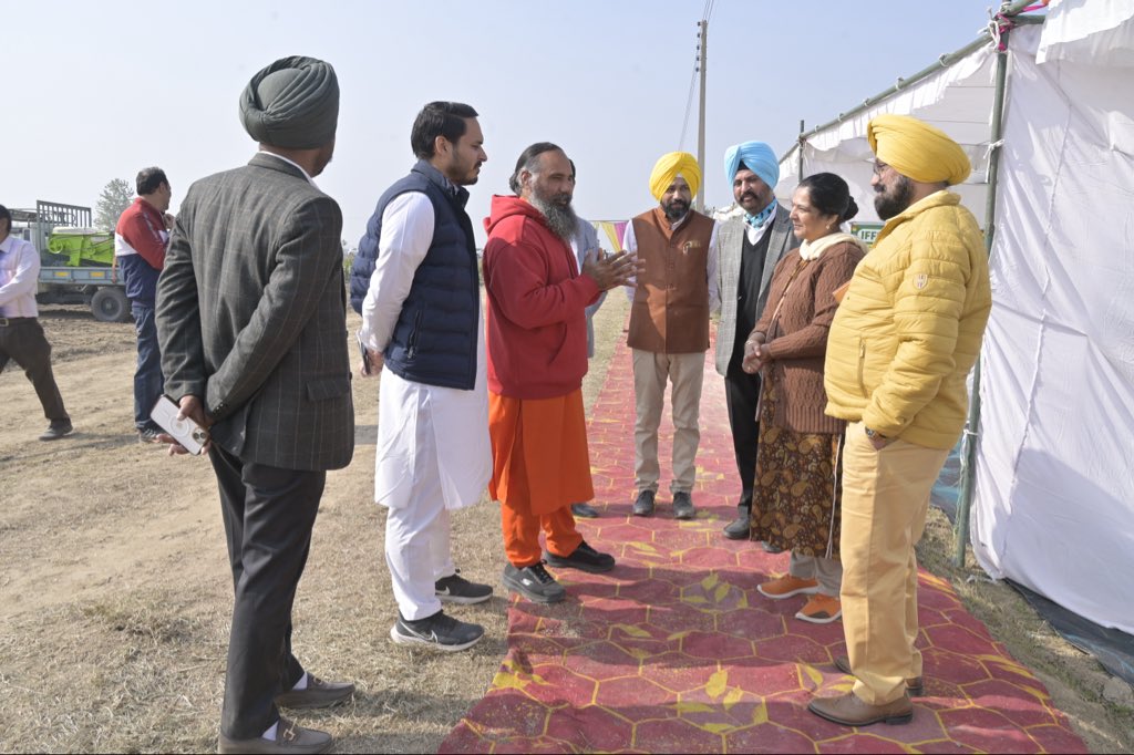 madhuvatikadjjs's tweet photo. Attended a memorable event with Horticulture Minister Sh. Mohinder Bhagat Ji &amp; Director Madam Shalinder Kaur Ji (IFS) in Ludhiana! Discussed Punjab Govt's horticulture schemes &amp; achievements, focusing on new initiatives for farmers &amp; gardeners. 
#madhuvatika @mohinderbhagat_ https://t.co/QcTZ1ru8Tz