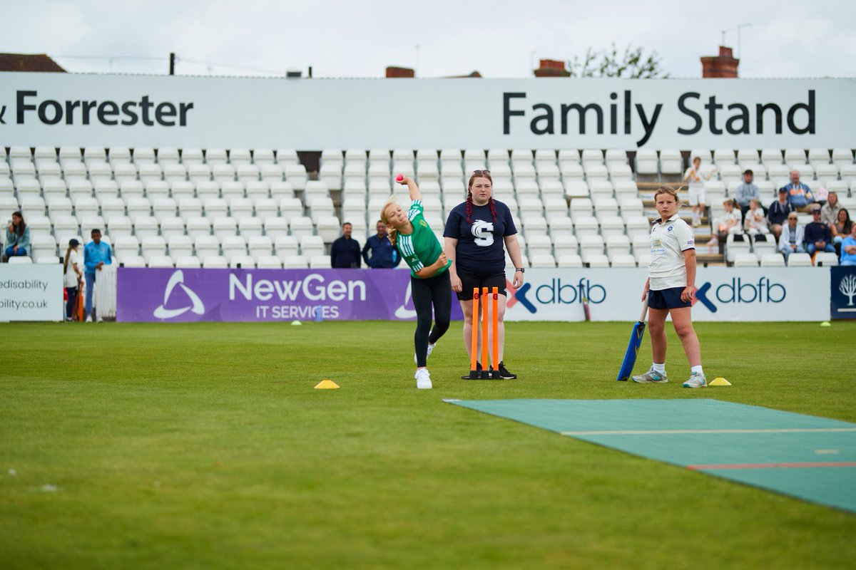 SteelbacksF's tweet image. Christmas Countdown 10/12 🎄

Our Girls Leagues have been a huge success in 2025!

#⃣ 450 girls took part in competitive matches 👊

#⃣ 404 fixtures played in U11 and U13 Softball leagues and U12, U14 and U16 hardball leagues. 🏏

Find out more 👉 bethany.dickens@nccc.co.uk 📩