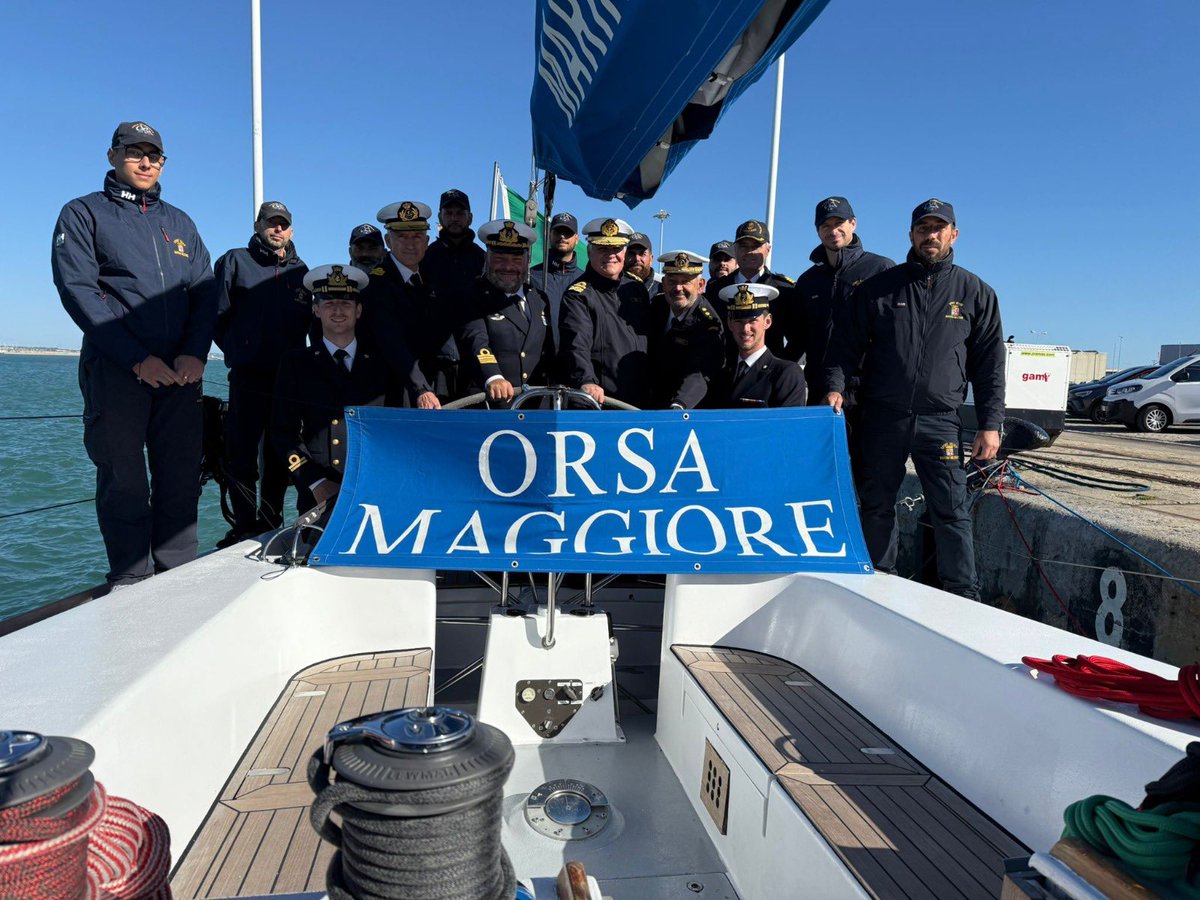 ItalianNavy's tweet image. Da #Cadice prosegue la Campagna d’Istruzione 2025 di nave scuola a vela minore #OrsaMaggiore.

L’equipaggio ha preso parte a incontri istituzionali ad autorità civili e militari con la Marina spagnola della base navale di #Rota.
E’ stata celebrata a bordo anche #SantaBarbara,