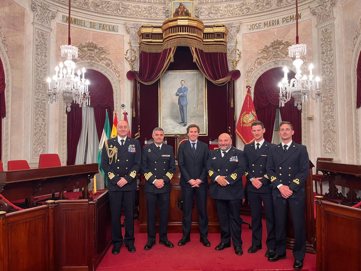 ItalianNavy's tweet image. Da #Cadice prosegue la Campagna d’Istruzione 2025 di nave scuola a vela minore #OrsaMaggiore.

L’equipaggio ha preso parte a incontri istituzionali ad autorità civili e militari con la Marina spagnola della base navale di #Rota.
E’ stata celebrata a bordo anche #SantaBarbara,