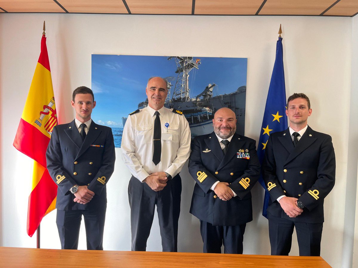 ItalianNavy's tweet image. Da #Cadice prosegue la Campagna d’Istruzione 2025 di nave scuola a vela minore #OrsaMaggiore.

L’equipaggio ha preso parte a incontri istituzionali ad autorità civili e militari con la Marina spagnola della base navale di #Rota.
E’ stata celebrata a bordo anche #SantaBarbara,