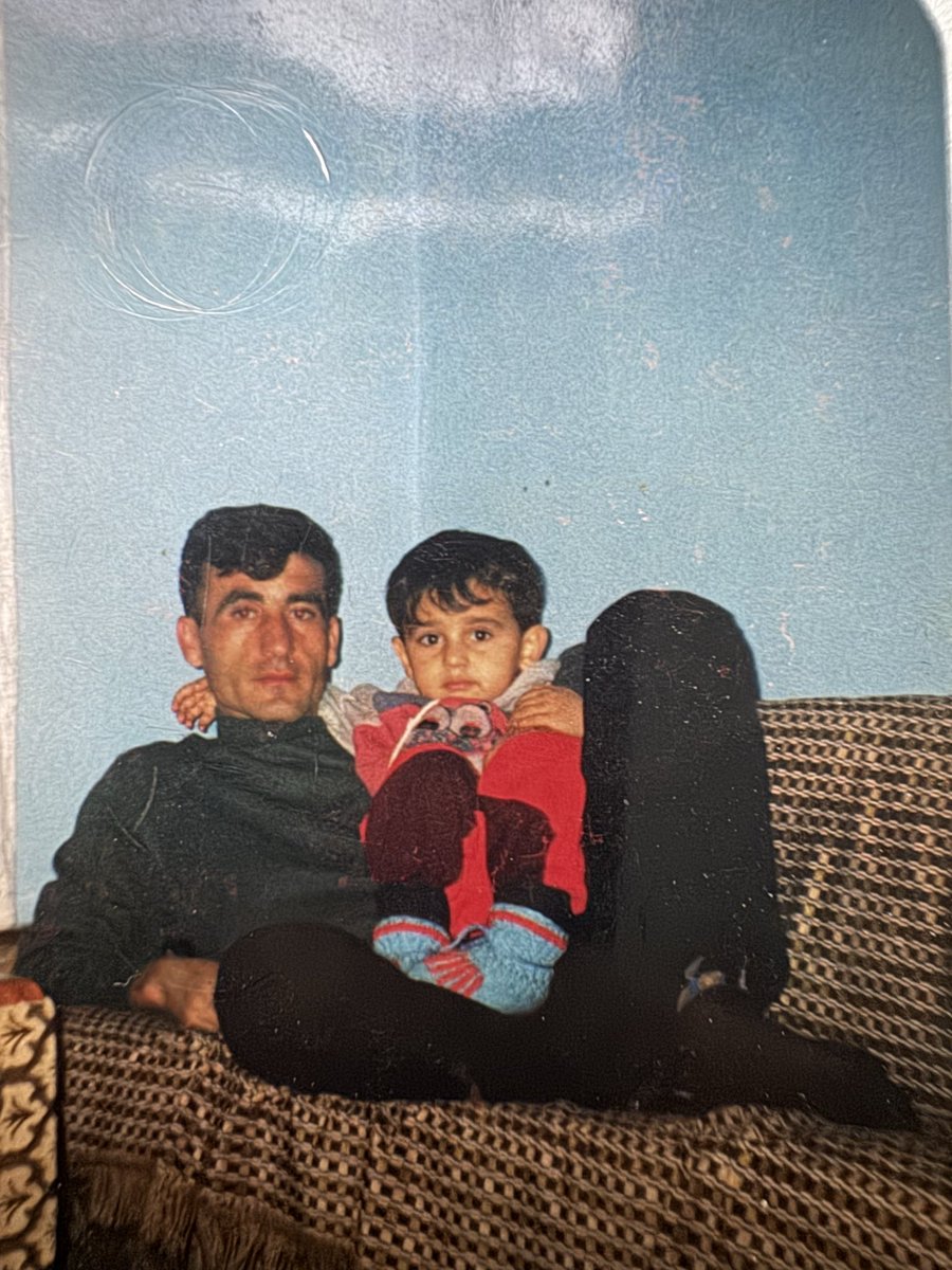 Edirne’de doğdum.
2 yaşımda Elazığ Maden’e geldim.
2,5 yaşımda babam Tnk. Astsb. Nurettin METİN, Diyarbakır Dicle’de PKK’yla çıkan çatışmada şehit oldu.
3 yaşıma gelmeden Malatya’daydım.

Bugün, babamın şehit düştüğü günün yıl dönümü.
Yaşım 32.
Belki onu şehit eden terörist,