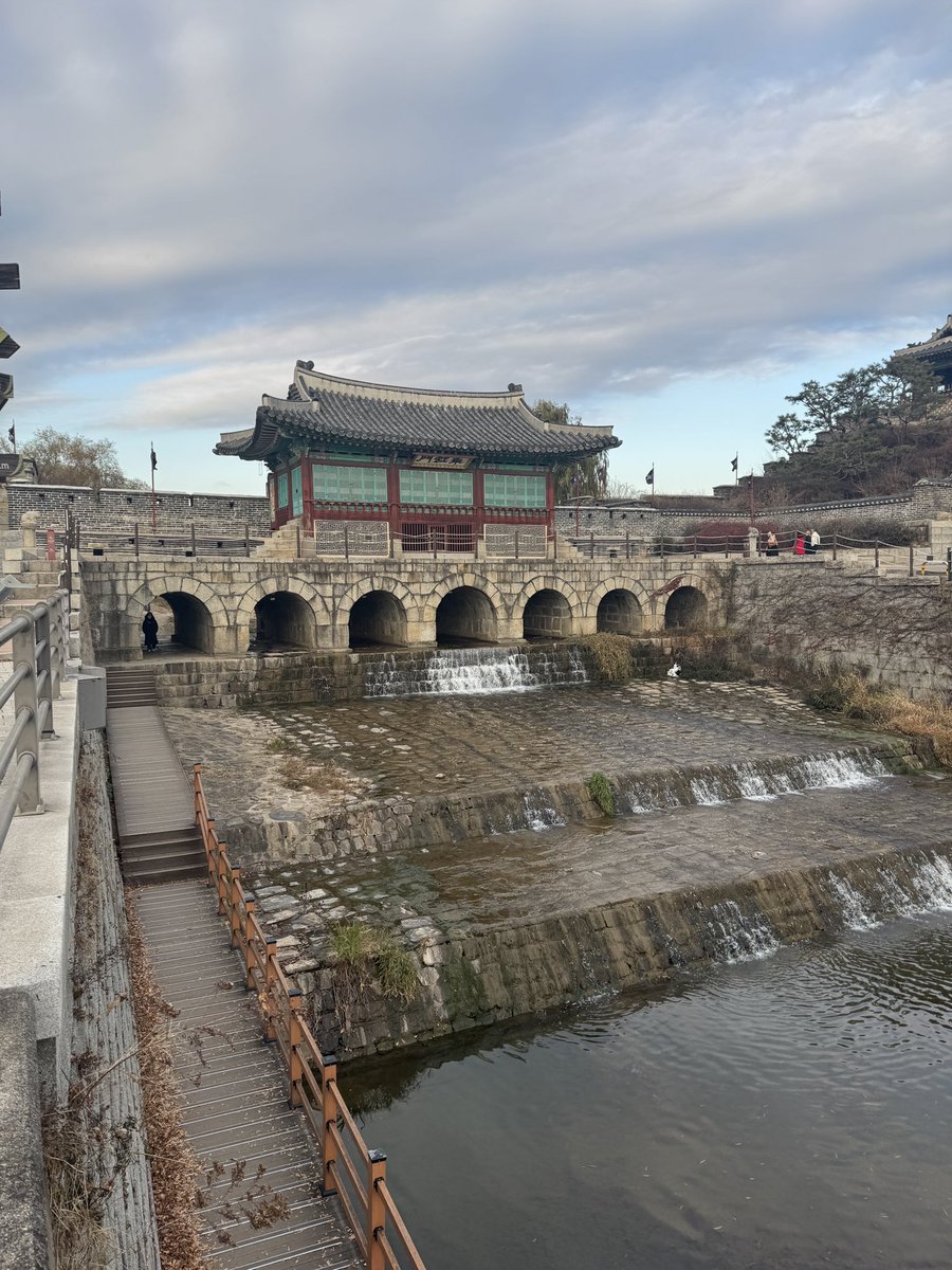 Hyeyoon update reminds me i took these photos during my sk trip last week