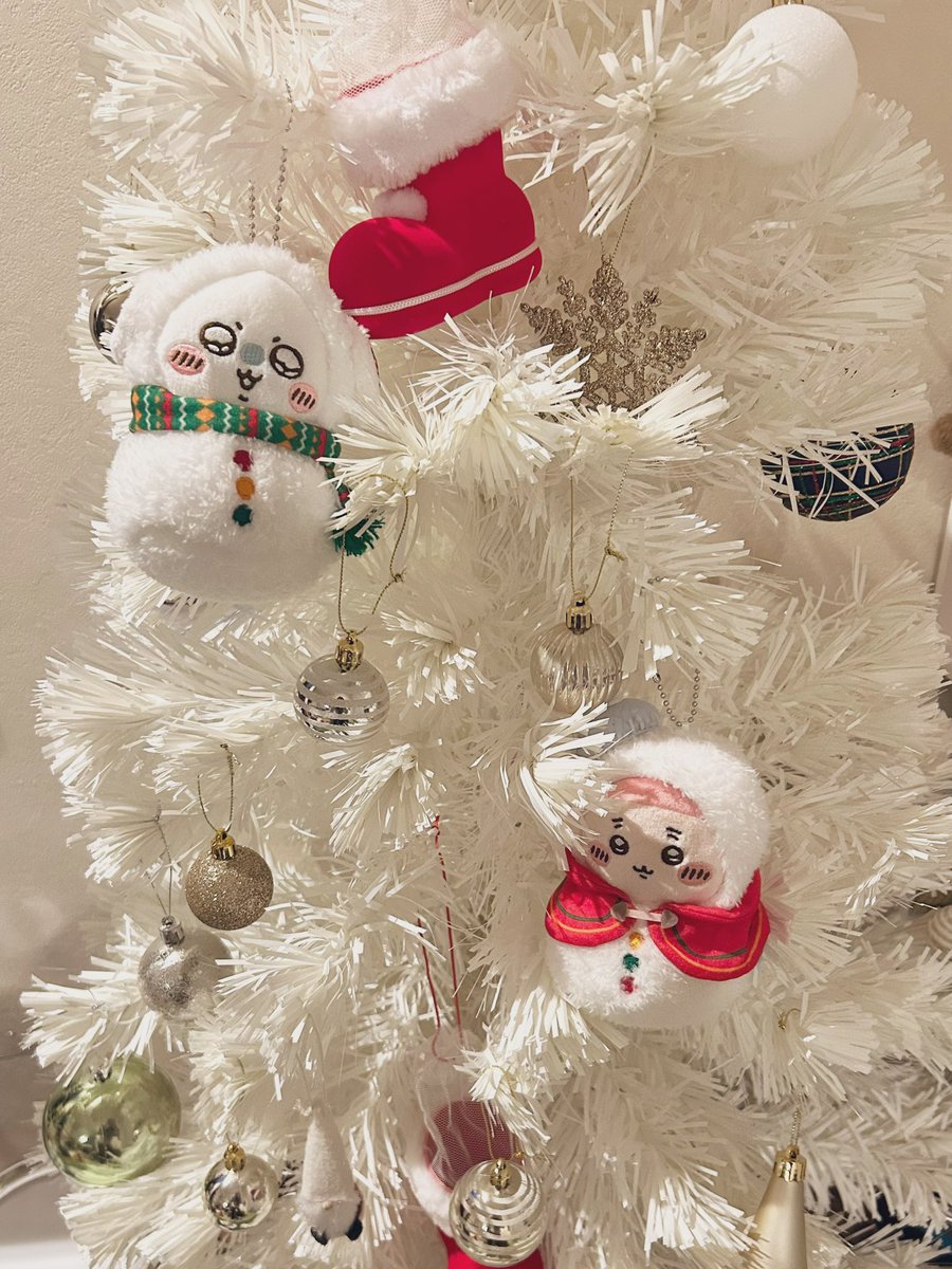 R__1o2's tweet photo. ちいかわのエニマイくじ
モモンガとカニち���んクリスマスツリーに付けたらいい感じ🎄
#ちいかわ #エニマイくじ #クリスマス https://t.co/13UhZhVKBp