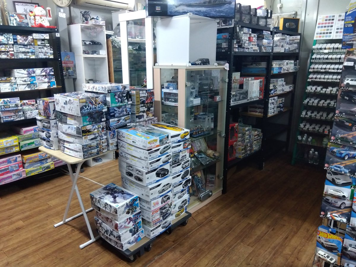 12月12日(金)

営業終了いたします。
明日は10時オープン予定です。

店長はグラビアアイドルに転職するため、ダーマ神殿を探す旅に出掛けました。

今日も一日お疲れ様でした。
良い週末を🖐️