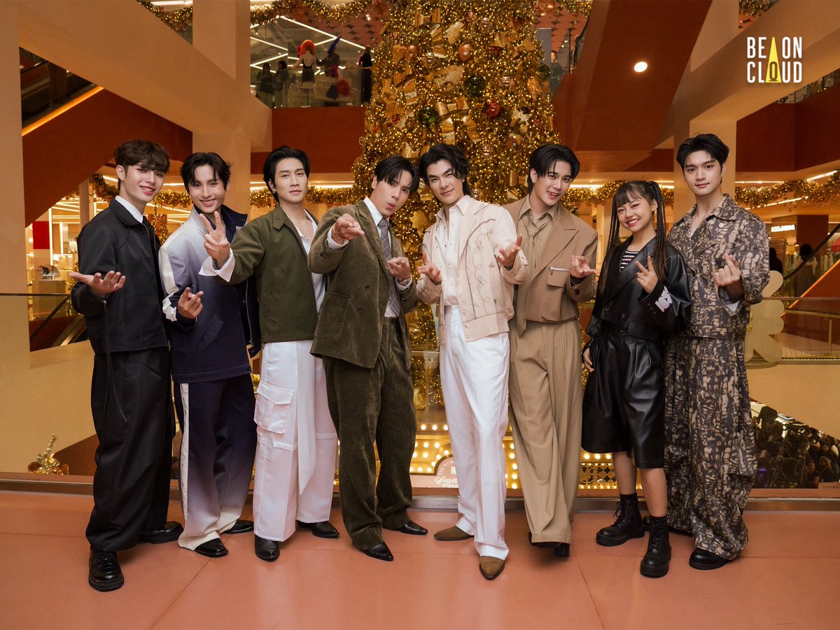 beoncloud_th's tweet image. ขอขอบคุณ @Centralnews ที่เชิญพวกเรา BeOnCloud มาร่วมสร้างโมเมนต์สุดพิเศษที่งาน Central Chidlom Every moment with you 🎄✨และขอบคุณกำลังใจจากแฟน ๆ ที่ส่งให้ 'มาย เจษ ไบเบิ้ล ยูโร บั๊ม ฟูไอซ์ สีน้ำ คิวพี' ในวันนี้มาก ๆ นะคะ 😊🙏🏼

#CentralxBeOnCloud #CentralChidlom