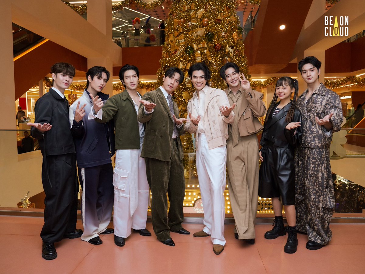 beoncloud_th's tweet image. ขอขอบคุณ @Centralnews ที่เชิญพวกเรา BeOnCloud มาร่วมสร้างโมเมนต์สุดพิเศษที่งาน Central Chidlom Every moment with you 🎄✨และขอบคุณกำลังใจจากแฟน ๆ ที่ส่งให้ 'มาย เจษ ไบเบิ้ล ยูโร บั๊ม ฟูไอซ์ สีน้ำ คิวพี' ในวันนี้มาก ๆ นะคะ 😊🙏🏼

#CentralxBeOnCloud #CentralChidlom