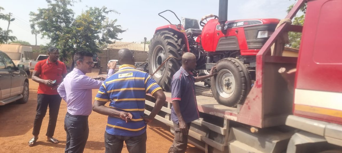 kstyagi_72's tweet photo. Showcased Mahindra tractors in Tamale, Northern Ghana! 🚜 Farmers &amp; partners engaged, pipeline built ahead of harvest. Ready to support farmers faster &amp; reliably.

#Mahindra #Agriculture #Tamale #FarmMechanization #FarmersFirst https://t.co/uMv5Y1VCEY