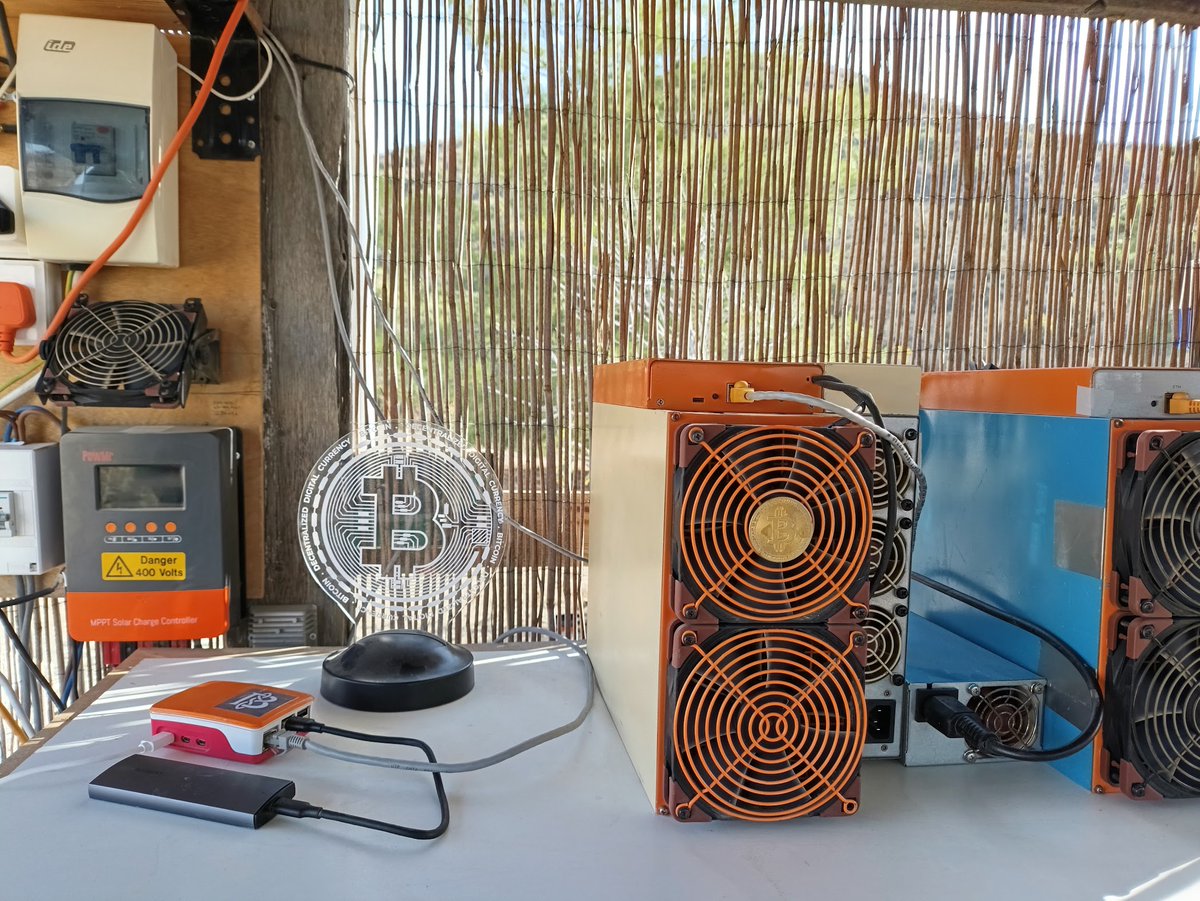 heliosmining's tweet image. 🚨 The perfect way to kick off the weekend: Another small-scale solo miner has struck gold on CKPool! 🚨

Just yesterday, a dedicated miner defied astronomical odds to solve Bitcoin block #927474 entirely on their own with around 90Th/s, claiming the full 3.133 BTC reward (worth…