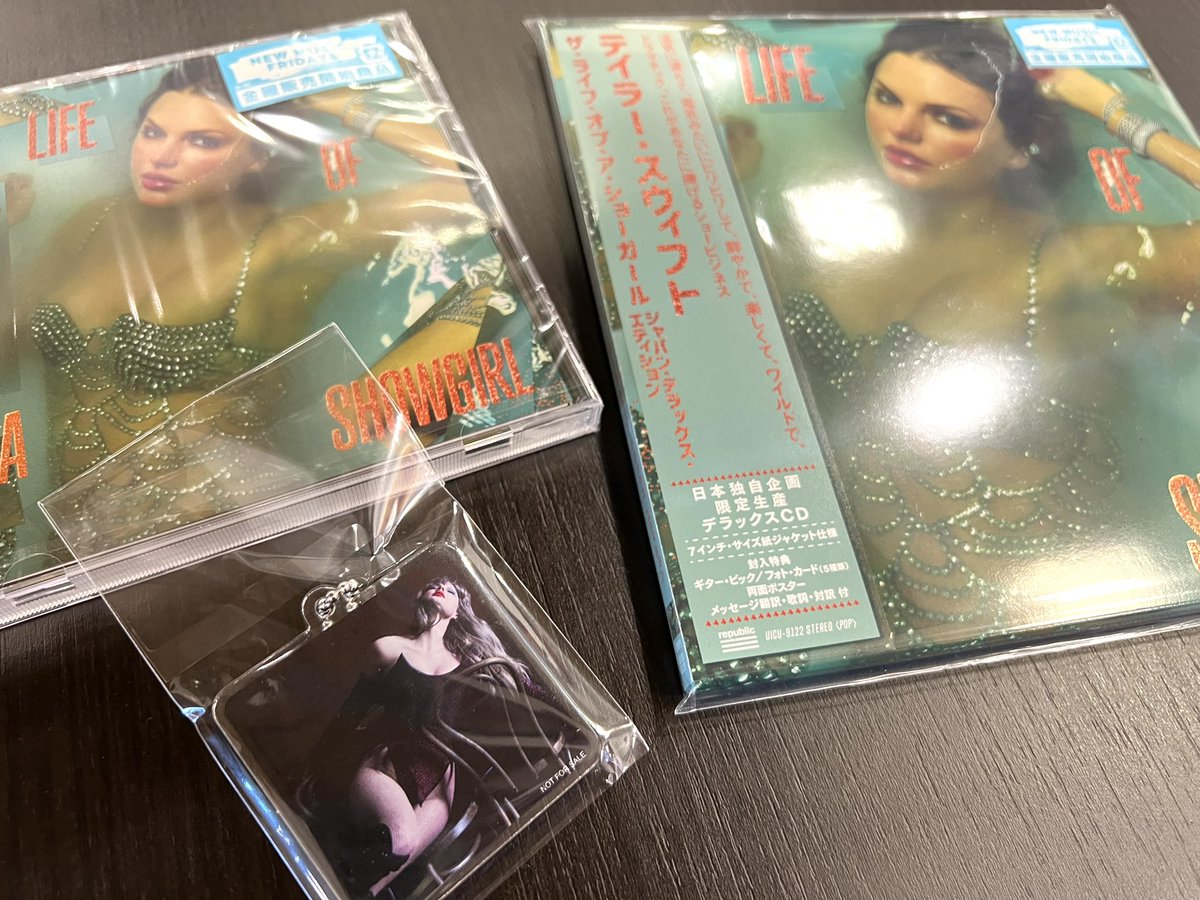 Taylor Swift アルバム CD キーホルダー限定特別セット12アルバム CD販売担当より入荷情報︎⸜❤︎⸝‍ Taylor Swift 12枚目のスタジオ
