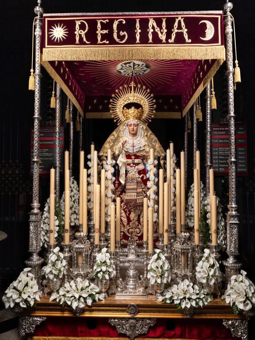 La belleza de la virgen de Montserrat en la milenaria abadía.
