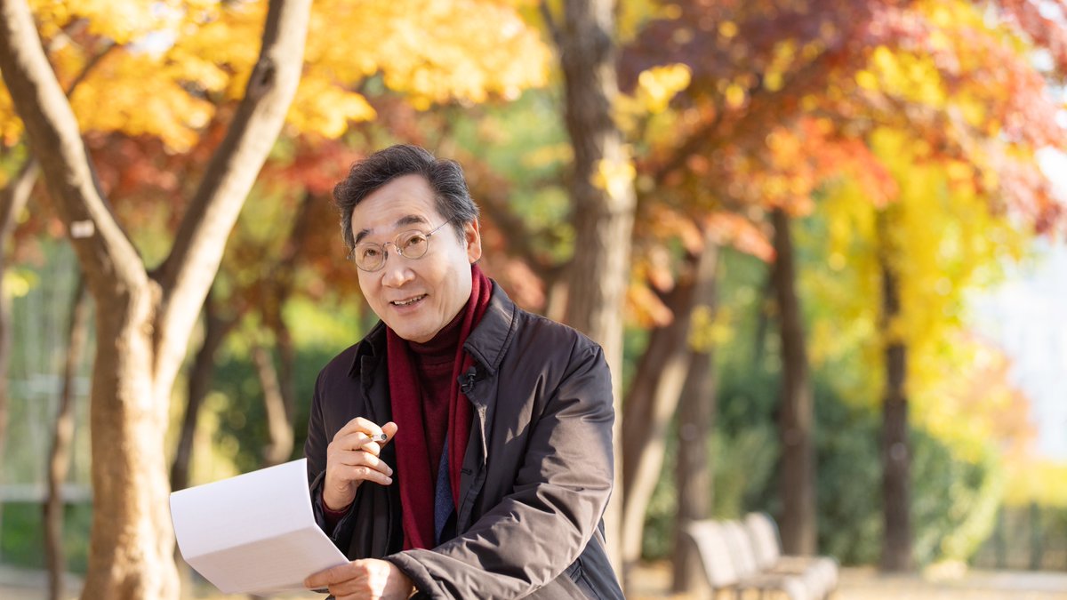 “분명히 이 책에는 인간에 대한 이해 그리고 사람으로부터 도움을 받을때 필요한 지혜가 많이 담겨있습니다.”

이낙연의 사유,
<이 책을 젊어서 읽는다면, 인생이 달라질 것이다> 中