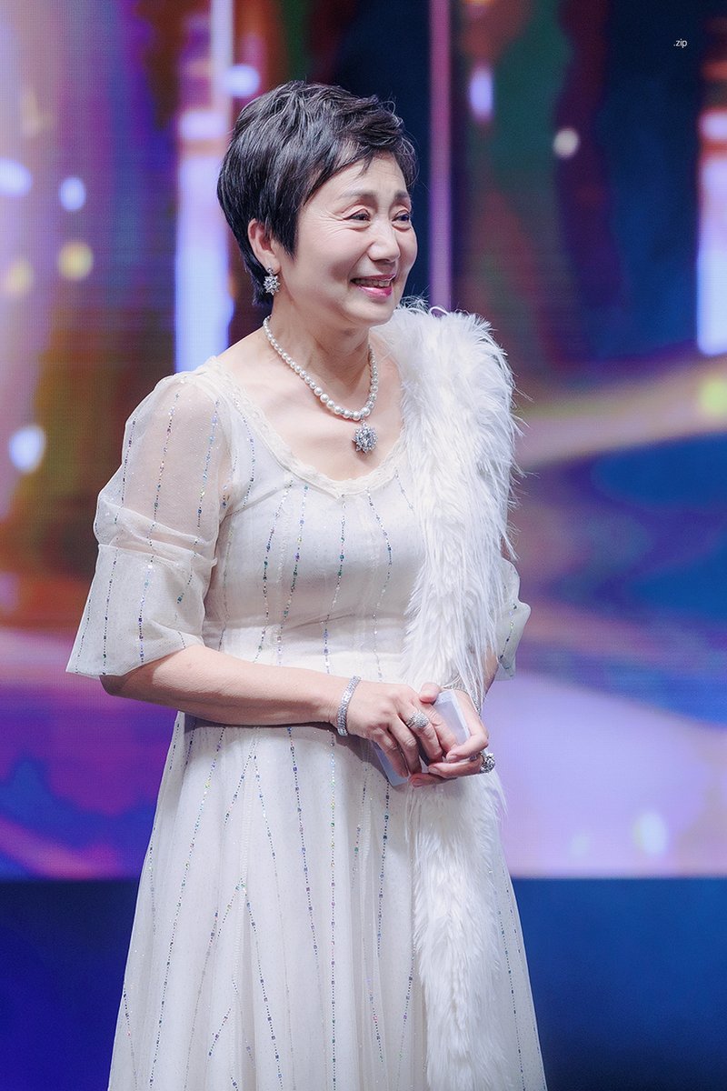 sori_zip's tweet photo. 2025.12.11 18시
KBS 라디오 연기 대상

여자 최우수 연기상
성병숙 성우님

🫢🎉 https://t.co/EhzZZF5RIo