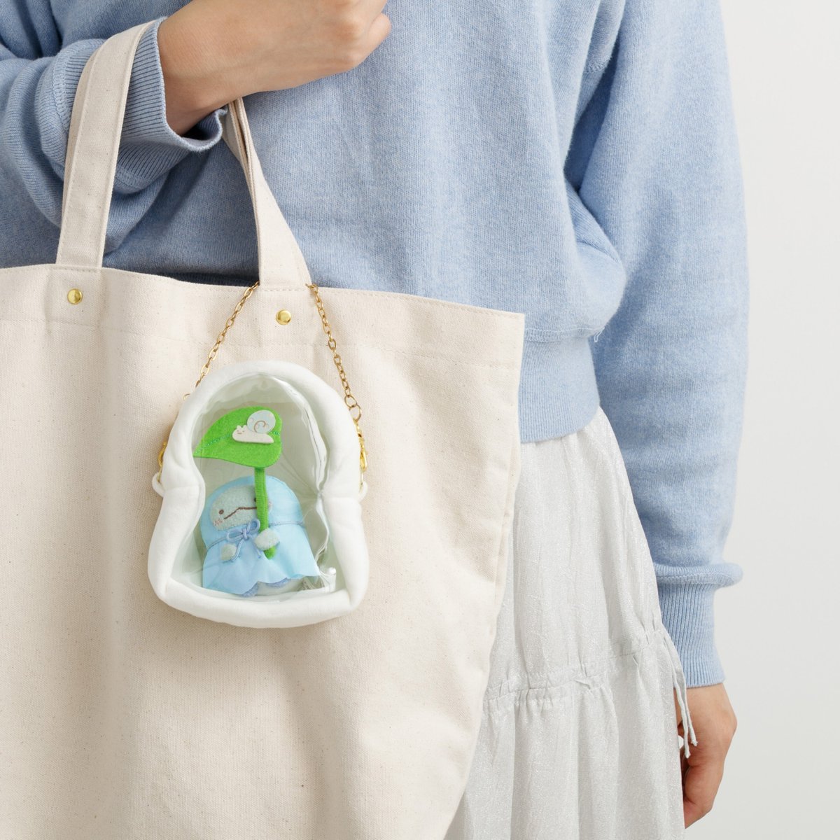 sumikko_335's tweet image. ☔サンエックスネットショップ限定☔

『すみっコぐらし　梅雨ぬいぐるみセット』が、
本日より受注スタート✅

過去に投稿したイラストをイメージしました🌈

雨の日をたのしむすみっコたち、ぜひチェックしてくださいね✨

【受注期間】2026年1月4日(日)23時59分まで🕛

＼💧特設ページはこちら／…