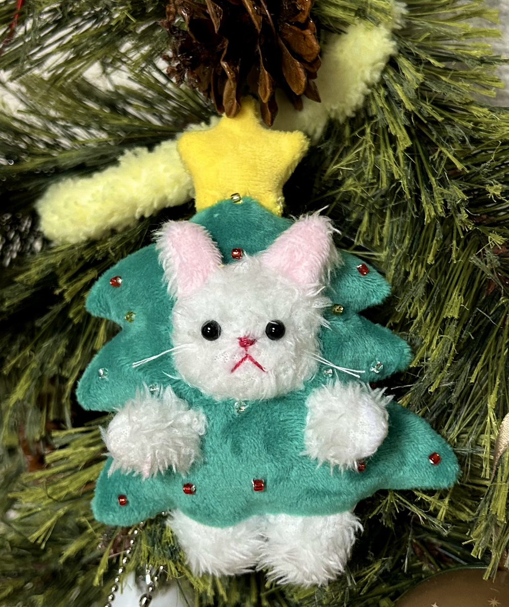 クリスマスツリーにゃんこ🎄 日曜日の20時か21時くらいから販売します