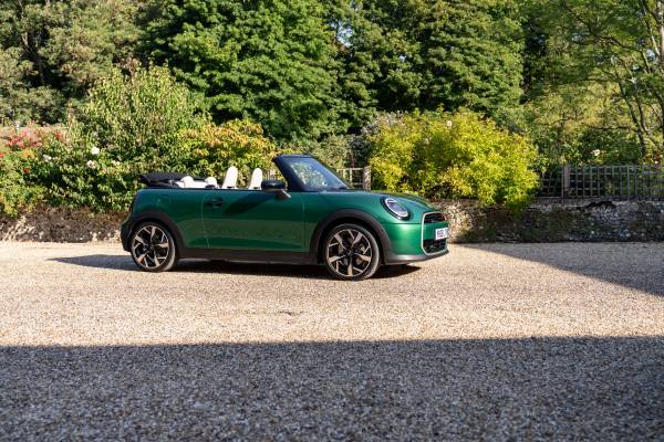 CLUBMINIMEX's tweet photo. MINI: el compañero perfecto para vacacionar.

### **MINI se Reivindica como el Compañero Ideal para tus Aventuras Invernales**

Con la temporada de fiestas a la vuelta de esquina, las carreteras se convierten en el escenario perfecto para escapadas m

https://t.co/smK5gOhhHm https://t.co/Q90IEOFXVl