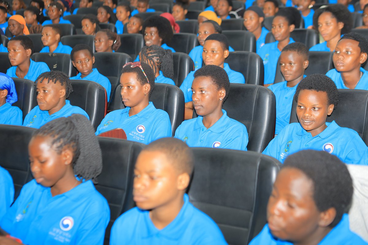 RwandaGender's tweet photo. PS @MBatamuliza encouraged girls to embrace confidence, curiosity &amp; resilience as they begin their #TechSheCan journey. She urged them to break barriers in technical fields, use their skills to inspire others, and become champions of gender equality in Rwanda’s future workforce. https://t.co/y3jwNN3Qqx