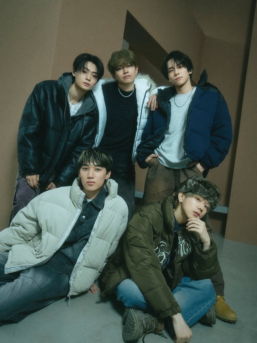 WEGO_press's tweet photo. #WEGOOUTER meets 
#WILDBLUE
@wildblue_ykme

この冬おすすめの"パファーアウター"をWILD BLUEの皆さんに着こなしてもらいました！
さらに、着用ビジュアルが本日12/16(火)～WEGO 原宿本店のウィンドウに登場！
おすすめの着こなしと特設ビジュアルを是非チェックしてみてください👀

#山下幸輝 さん着用
□2WAYパファーブルゾン
¥5,499 tax in
https://t.co/uTFfJo2HPn

#宮武颯 さん着用
□2WAYシャイニーパファーフーディー
¥6,599 tax in
https://t.co/OtGH04r6DB

#鈴川直弥 さん着用
□コーデュロイパファーブルゾン ¥7,699 tax in
https://t.co/ndyilsKkyW

#池田優斗 さん着用
□パファーグラフィックブルゾン ¥6,599 tax in
https://t.co/dv3EDehAN1

#鈴陽向 さん着用
□PUパファーブルゾン
¥7,699 tax in
https://t.co/N2PMUzp7aZ
