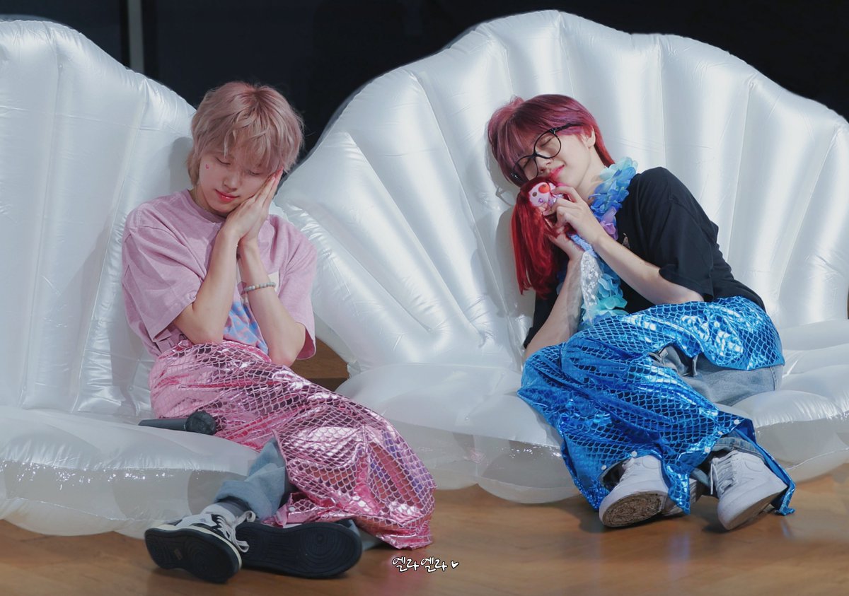 공주님들 잠들어요💤💤
역시 미인들은 잠이 많다🧜🏻‍♀️🧜🏻‍♀️

#원진 #함원진 #WONJIN⠀
#성민 #안성민 #SEONGMIN
#크래비티 #CRAVITY