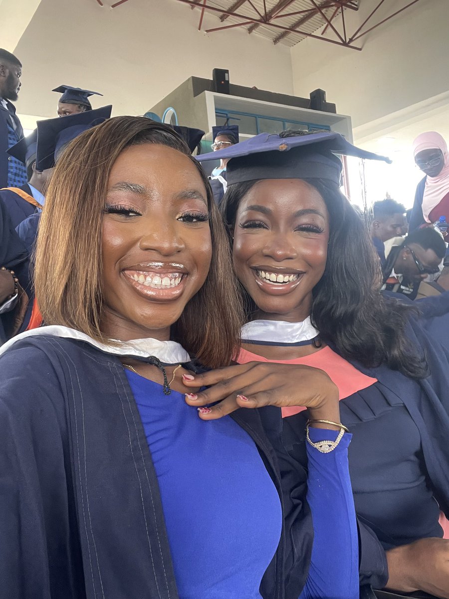 ALilianIf's tweet photo. Graduadoooo👯‍♀️ https://t.co/HcDWrANZRO