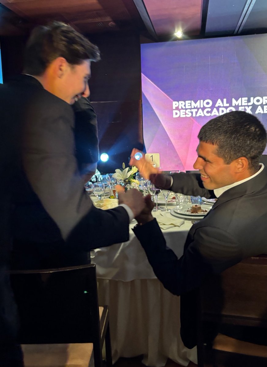 marcuezx's tweet photo. maximo with carlos alcaraz ❤️ https://t.co/uIubKIfCHV