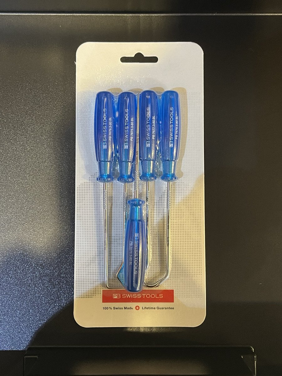 FG_HAKATA's tweet photo. #ファクトリーギア
PB SWISS TOOLS / ピックツール
⁡
マルチクラフトグリップ(青)5本組
スイスグリップ(赤)4本組
PB好きの方はでは定番ですね🙂‍↕️
基本的な入り組みは一緒ですが、マルチクラフトグリップの方がフック形状のものがプラスで入っています👍
⁡
 #pb  #swisstools 
 #工具好き https://t.co/QRBTUnK20P