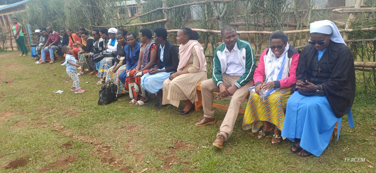 Nk'ahandi hose mu gihugu, abarezi bo mu Murenge wa <a href="/NgambaSector/">Ngamba Sector</a> bizihije Umunsi wa Mwarimu. Wabereye kuri GS Ngamba ku rwego rwUmurenge. Umwihariko waho ni uko wabimburiwe n'Igitambo cya Misa saa tatu, mbere y'uko hatangira umukino wa gicuti w'amaguru hagati y'abarimu.