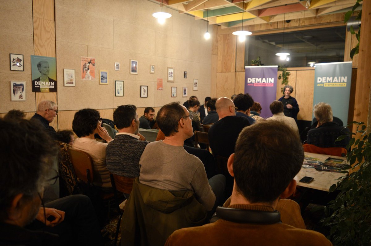 StefBaly's tweet photo. Plus de 70 personnes présentes pour parler urgence climatique et écouter nos premières propositions pour faire de Lille, Lomme et Hellemmes des communes plus écologiques et prêtes à faire face aux nouvelles températures 🤝 https://t.co/CZ9BZoewj7