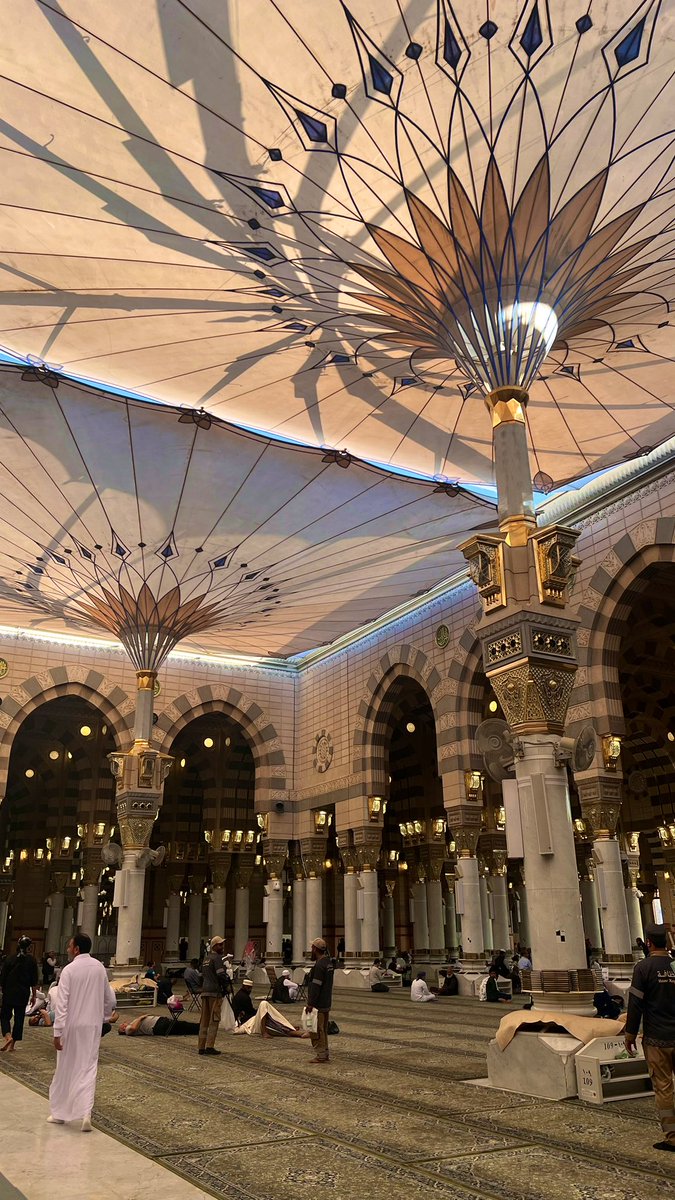 ﴿ إنّ اللهَ وملائكتَهُ يُصَـلُّونَ على النبي يا أيها الذين آمنوا صَلُّوا عليه وسلِّمُوا تسليما ﴾

ﷺ

#يوم_الجمعة