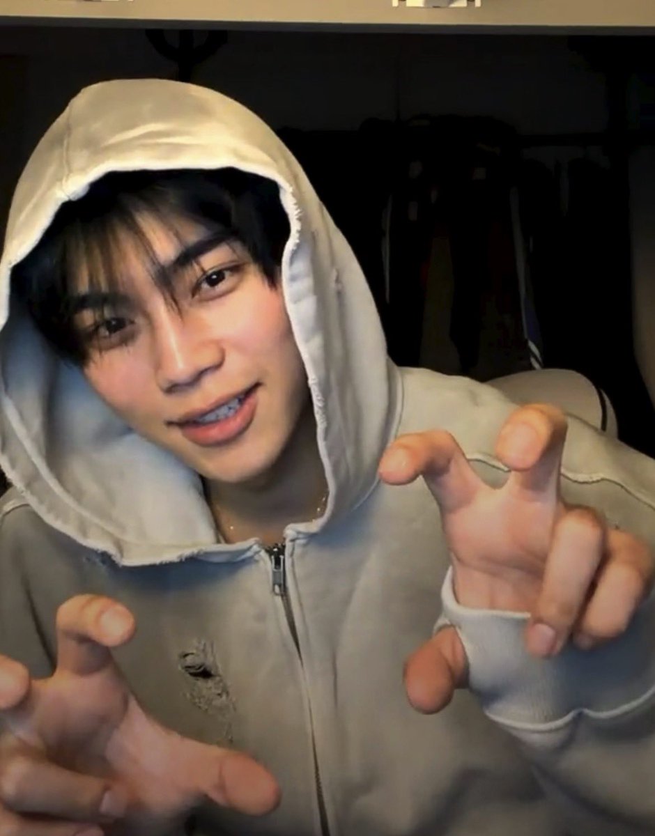 저화질의 건욱 tweet media