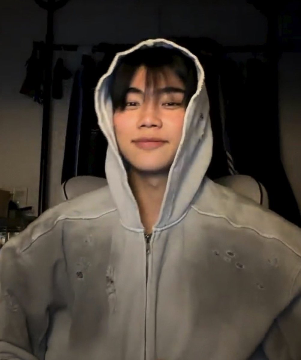 저화질의 건욱 tweet media