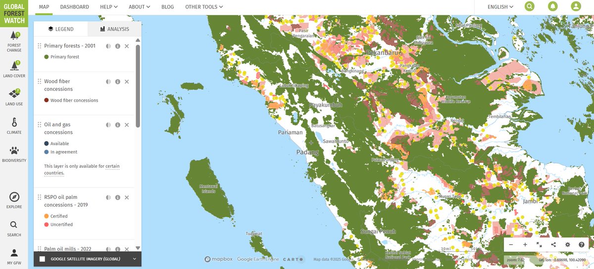 IESR's tweet photo. Yep, senada dengan @globalforests, polanya cukup jelas.

Wilayah yang paling terdampak banjir dan longsor di Sumatra Barat berada di area yang didominasi perkebunan sawit dan konsesi ekstraktif lain.

Ini jadi pengingat bahwa bencana ekologis bukan sekadar kejadian alamiah, tapi konsekuensi dari tata kelola ruang yang mengabaikan fungsi ekosistem.