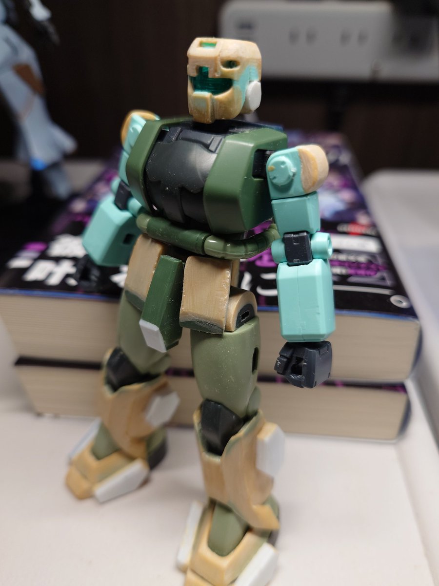 久々に今日のザニー
全然進んでないなあと。あと肩にパテ盛ってみたけどなんか違う感
#ガンプラ 
#ガンプラ改造