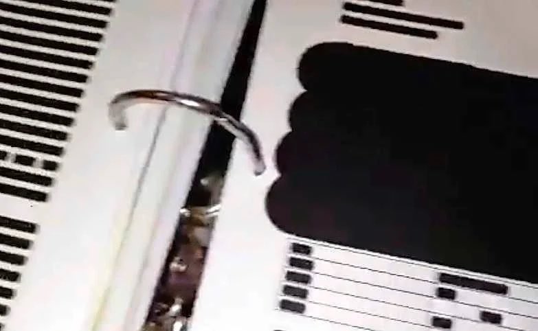 PieterOmtzigt's tweet image. In Den Haag heerst een hardnekkig misverstand dat als je de WOO beperkt, ambtenaren meer tijd hebben om het kinderopvangtoeslag schandaal op te lossen. 
Zonder de WOO (WOB) en Pieter Klein en Jan Kleinnijenhuis zouden we de zaken niet eens boven tafel gehaald hebben! De oplossing…