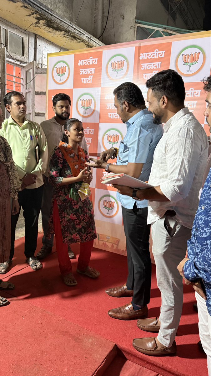 dubeylaxman's tweet photo. 📍#Santacruz
#ReachToYouth
#Ward87 बांद्रा पूर्व विधानसभा
माननीय श्री @Dev_Fadnavis जी यांच्या कार्यातून प्रेरणा घेऊन,, मुंबई भाजपा अध्यक्ष आमदार श्री @AmeetSatam जी व @maheshparkarBJP यांच्या नेतृत्वाखाली, आमच्या उपक्रमात ४० पेक्षा अधिक युवांनी भाजपा युवा मोर्चा प्रवेश केला. https://t.co/NsRoV0EOJT
