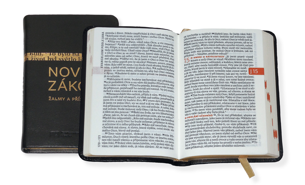 biblicka's tweet photo. DARUJTE TO NEJLEPŠÍ!

Český ekumenický překlad textu Nového zákona, Žalmů a Přísloví v oblíbeném kapesním vydání.
Jednosloupcová sazba a praktické značení pro snadné vyhledávání jednotlivých knih.

Více na https://t.co/XS3drSWNya https://t.co/e2yxd14nfy