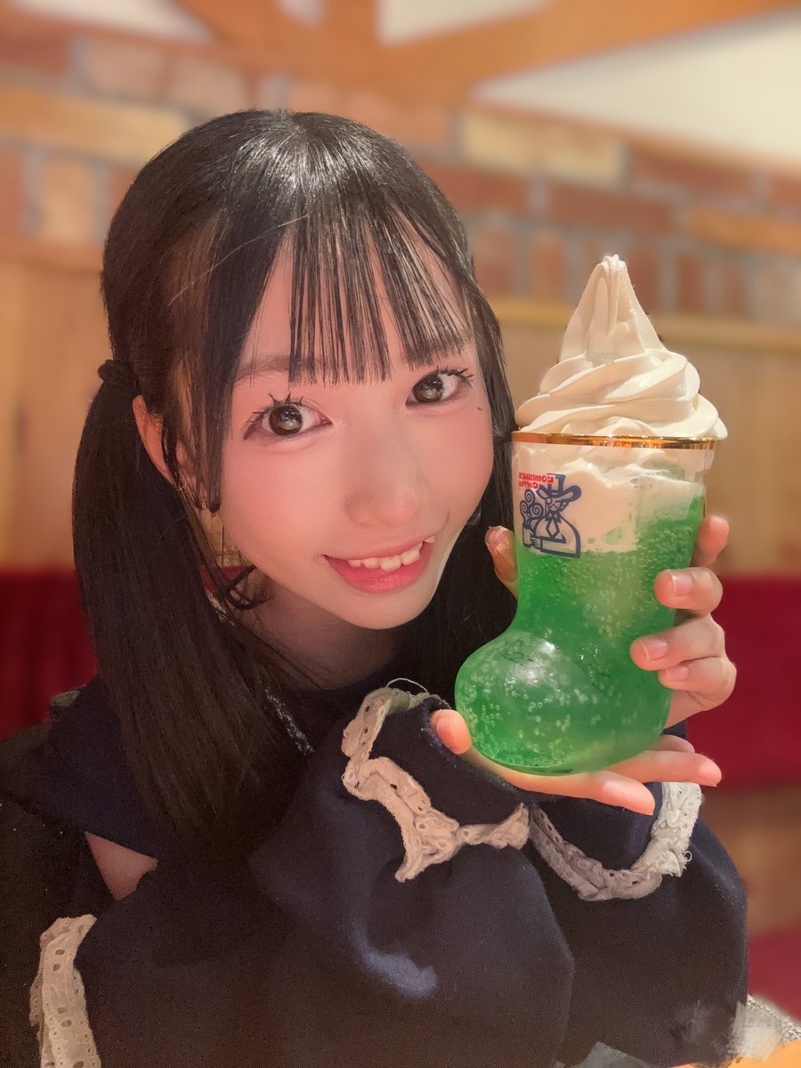 ✰*クリームソーダ。.:*♡ おつここ！！ᥬ👶🏻ᩤ🎀 みてーっ.ᐟ.ᐟ クリームソーダ飲んだの