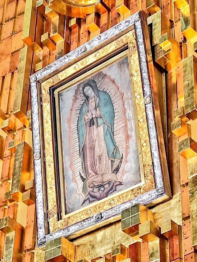 ¡Les Deseamos un Feliz Día de la #VirgenDeGuadalupe! Reina de México y Emperatriz de América! 🕯🙏