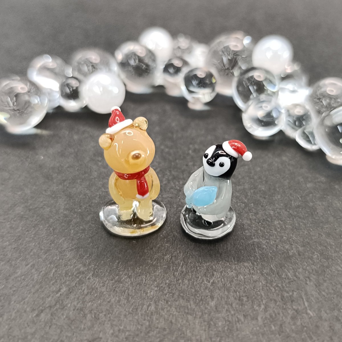 クリスマスプレゼント
おさかななの？🐟️

A Space Walk 2025 Winter TOKYO
-Christmas Party-
THE SHOOTINGブースで
待ってるね🧸🐧

#宇宙遊泳
#ガラススタジオISAna
#ガラスペン
#ラメの鬼の首とっちゃいました
＃インクちゅぼ
#ラメの鬼