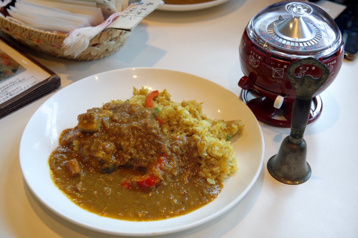 pao5255's tweet photo. 神楽坂にお遣い物買いに
トレドにて昼食。
今日はカミサンと一緒なので、はじめてテーブル席へ
ドライカレーをいただく。旨し(^-^)
それにしても現役の卓上御神籤機見るのって、何年ぶりだろう?
α7CII Openar 2/45
#神楽坂 #トレド #Meopta #Openar https://t.co/ESUhBSj1BJ