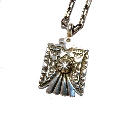 ドノヴァンキャドマン　スタンプワーク　ペンダント Darrell Cadman（Navajo）作作（Navajo) のペンダントが届きました