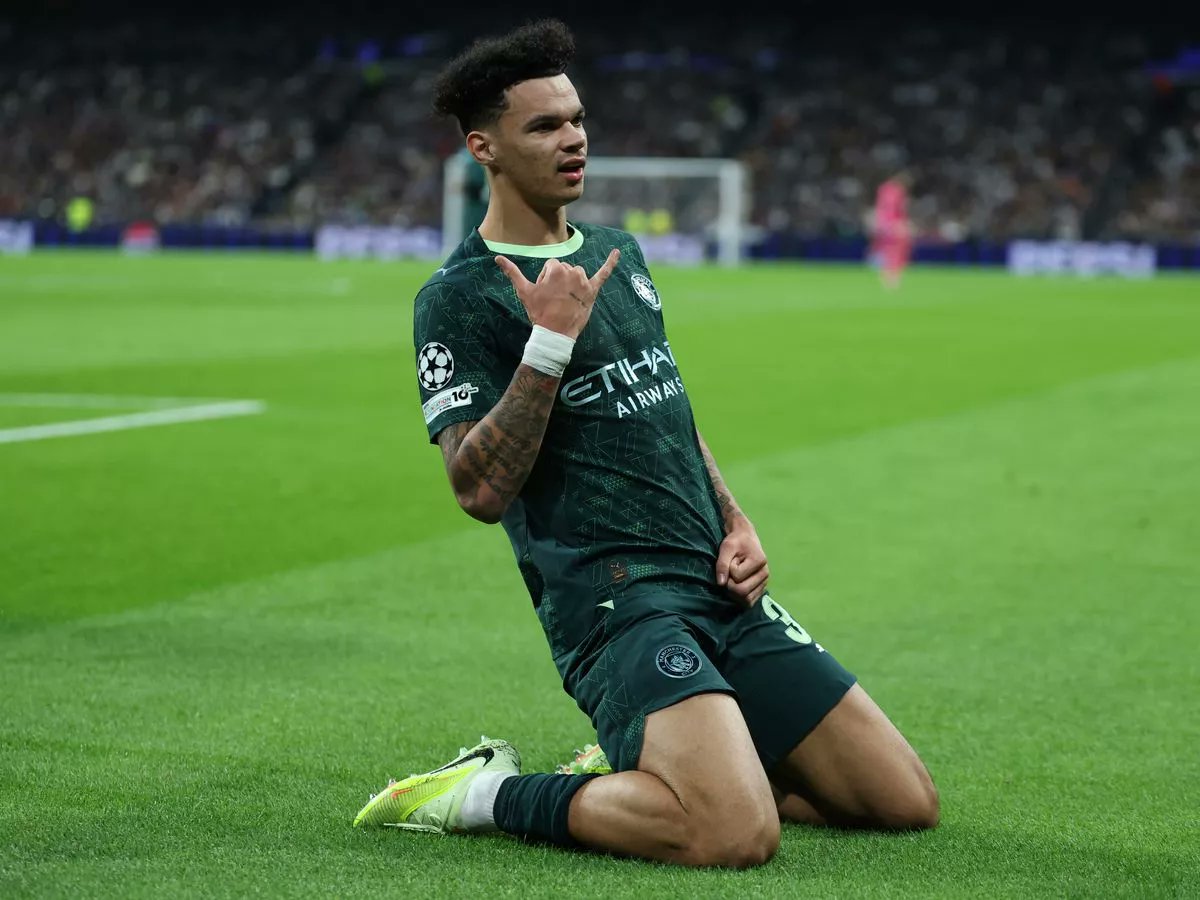PaddingSta55895's tweet photo. The Haaland/O'Reilly Factor: Nico O'Reilly's equalizer was his first-ever UCL goal, and it came against Real Madrid! Erling Haaland's penalty was his 6th UCL goal this season, putting him neck-and-neck in the Golden Boot race. 🔥
#Haaland #UCLStats #ucl https://t.co/yIBjSw1sO4