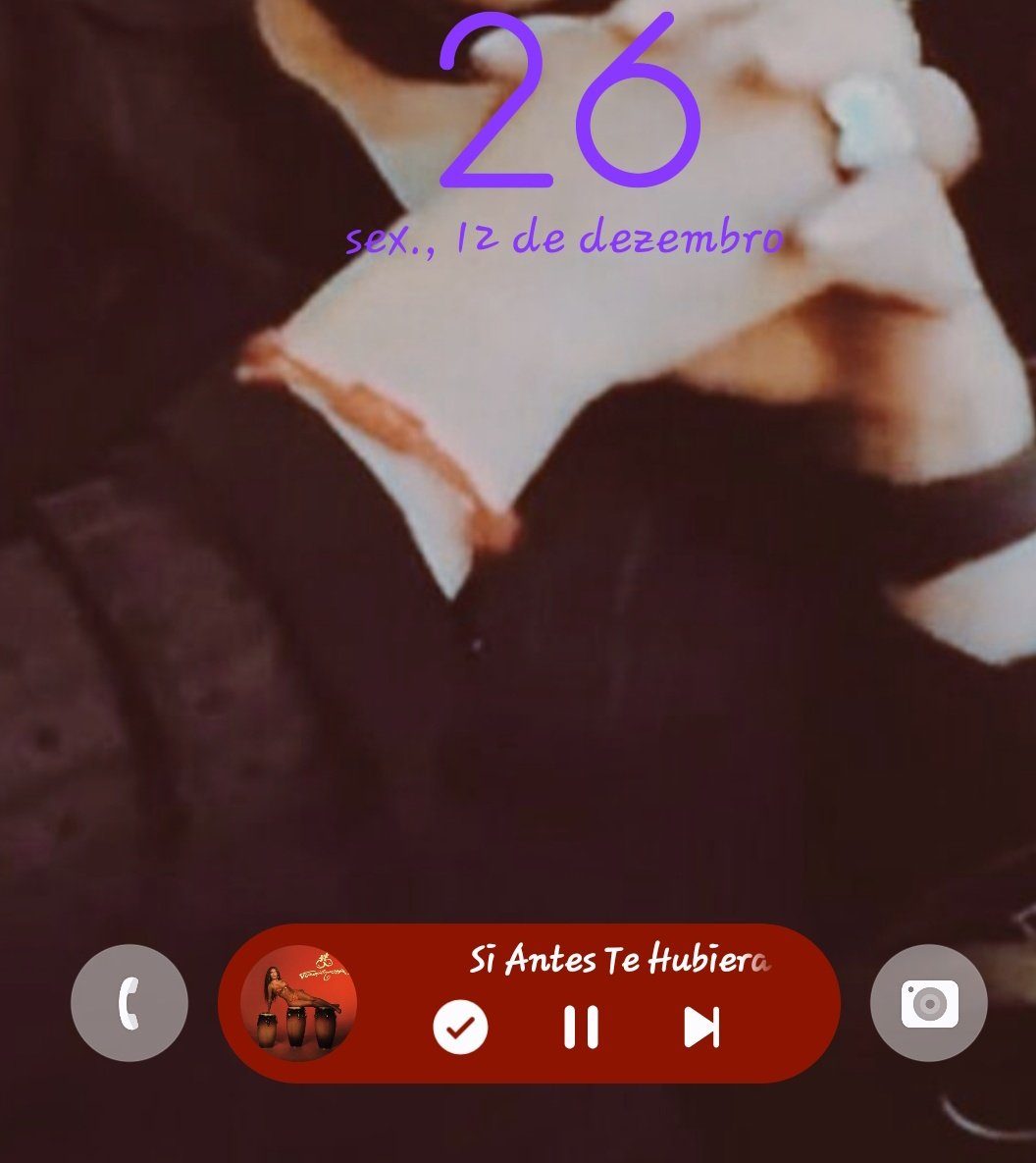 Al fondo de mi pantalla su foto,y ahora una canción que empezó a sonar ,que también me hizo recuerdarte más ..(Si  Antes te Hubiera conocido ) <a href="/victoriaruffo31/">victoria ruffo</a> 🥰💃