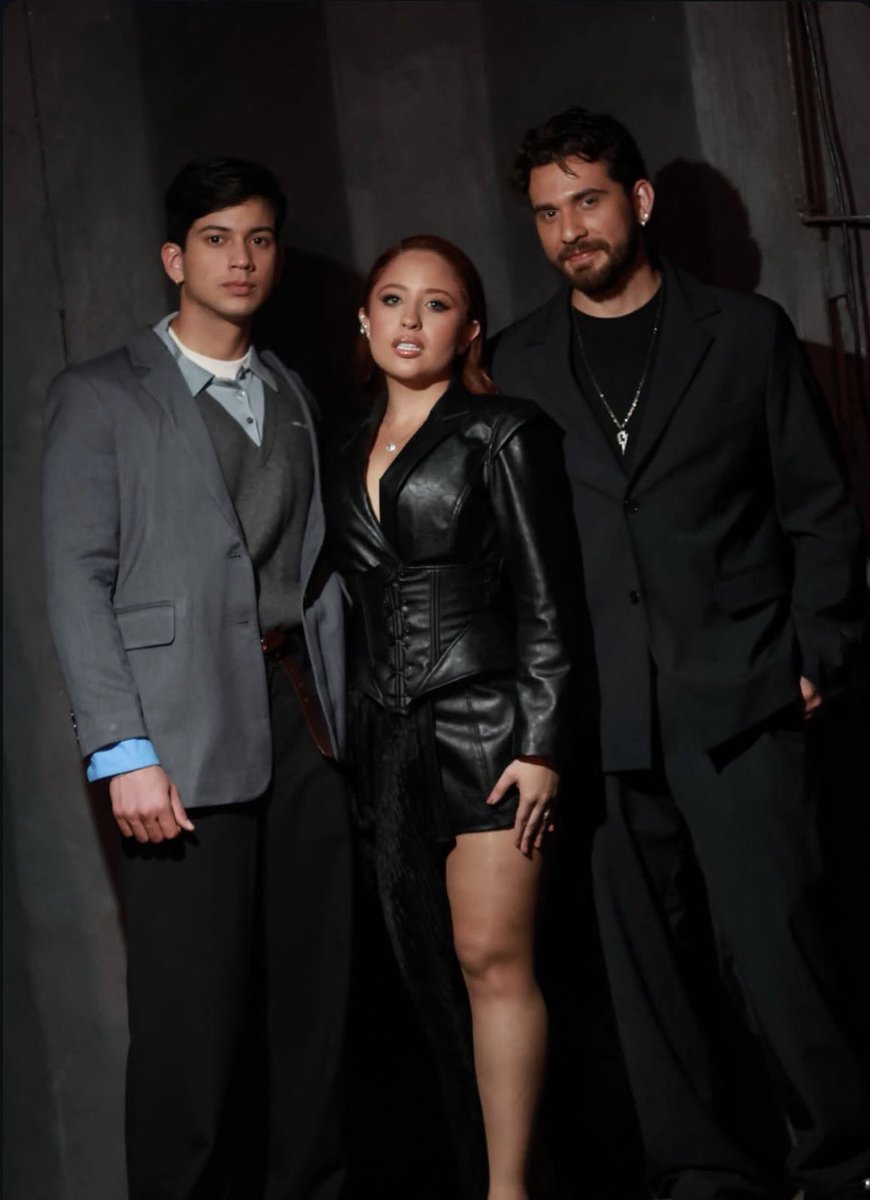 Gustavo Mioto marcou presença no red carpet do TikTok Awards 2025, ao lado de Mari Fernandez e Léo Foguete 💚