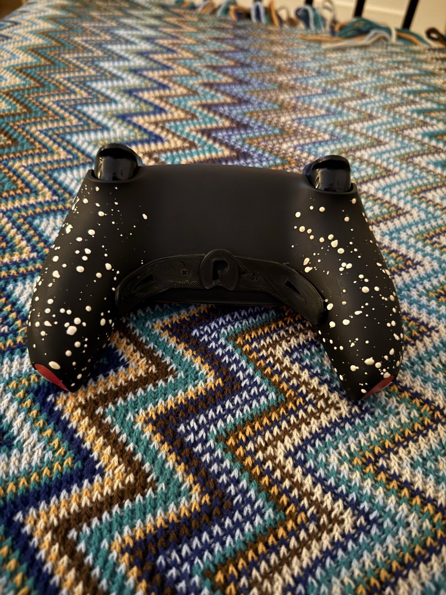 Falls wer Interesse hat
-Neue Platine
-Neue Hall-Effect Sticks 
-Smart trigger 
- 2Paddels mit X und O
-Anti-Rutsch Rückseite 
Seit dem nichtmehr damit gespielt. 
Macht mir ein Angebot