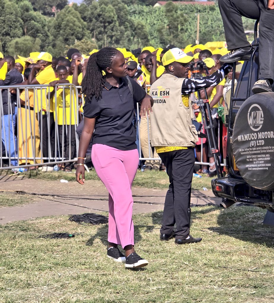 inahamya's tweet image. Lens queen

@MollanJoyce How are you.

I have my friend @Kachainamedia, he would like to take you to @dnlavy for a Dozen of beautiful, black, polo T shirts like the one you are putting on in pictures below.

This is to appreciate the work you are doing as a photo journalist.…