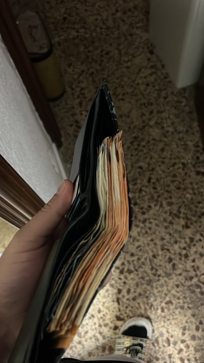 javivii20_'s tweet photo. si no t cierra cartera lo estás haciendo bien
felis navidad https://t.co/Yf9vuXZK8K