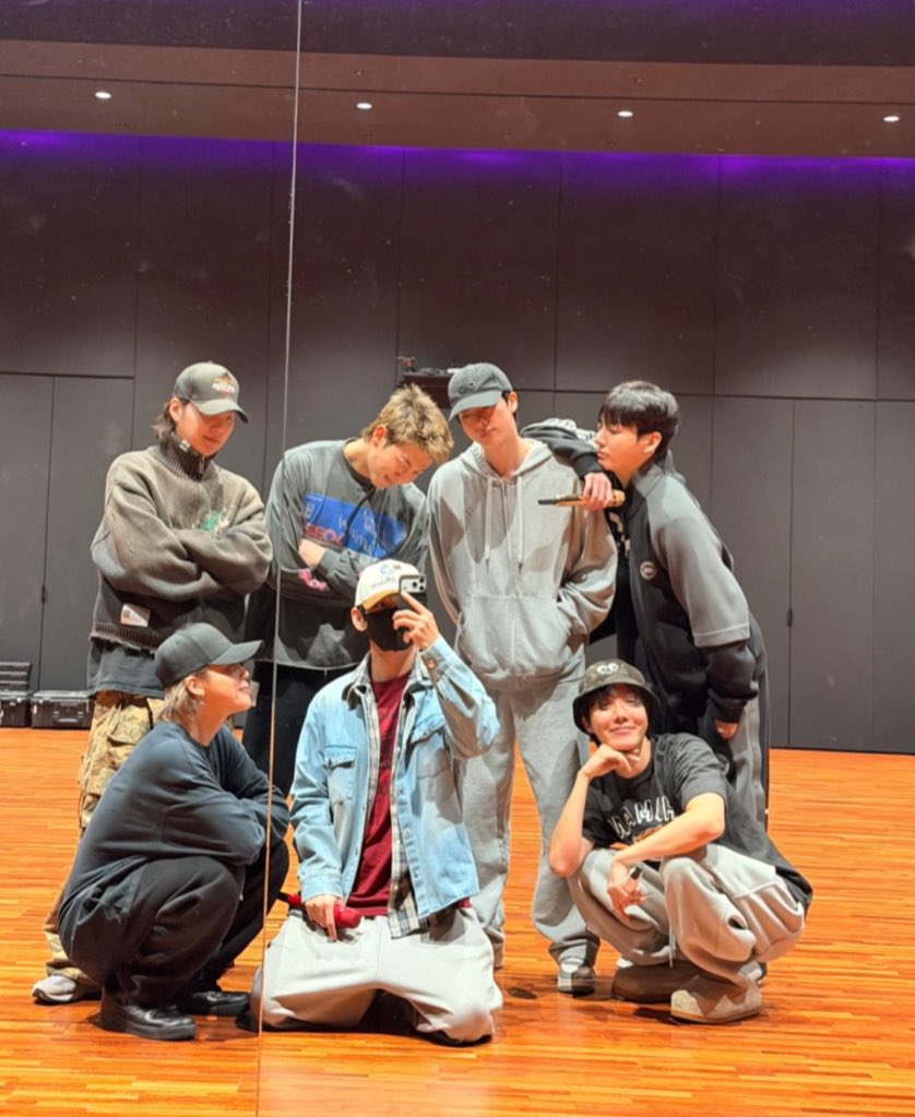 BTS once again brings the biggest smiles to fans with a new photo, filling their week with sunshine and leaving them glowing.